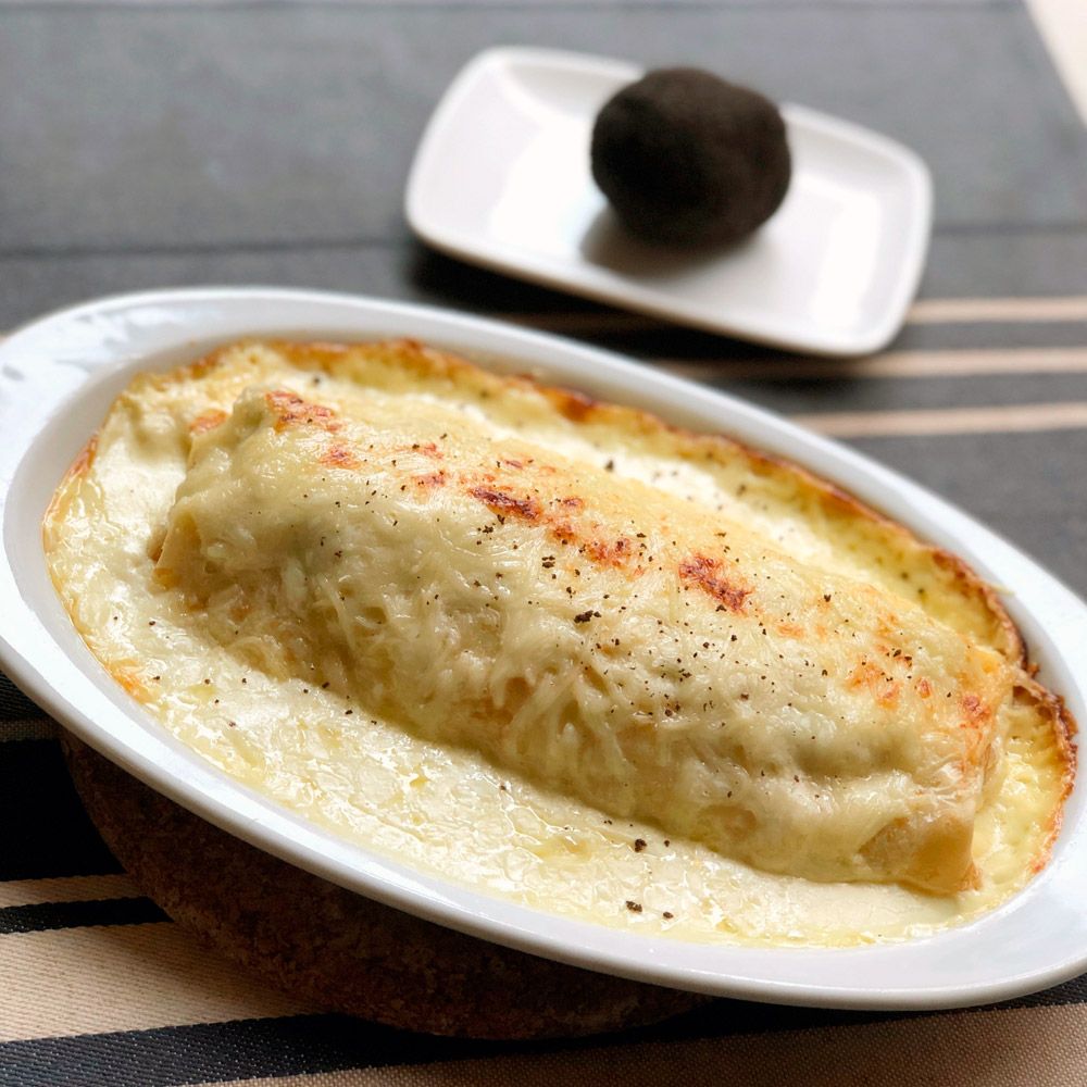 Crêpe trufada: Crêpe con huevo trufado, queso, borraja y jamón de pato.
