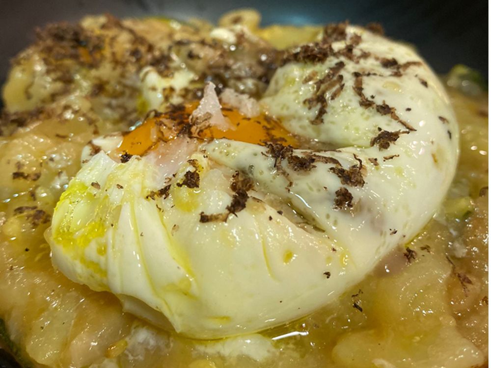 Huevo escalfado con boletus y trufa - El Candelas
